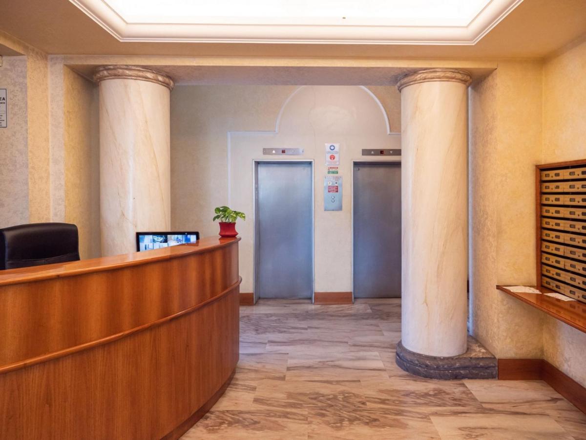 The Best Rent - Spacious One-Bedroom Apartment In Moscova District Milánó Kültér fotó